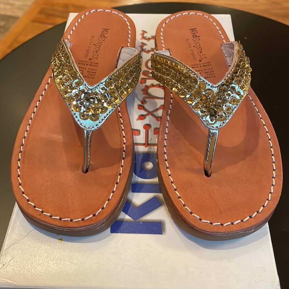 NIB- Kid Express thong sandals--gold sequin-Size 13- Tres chic!